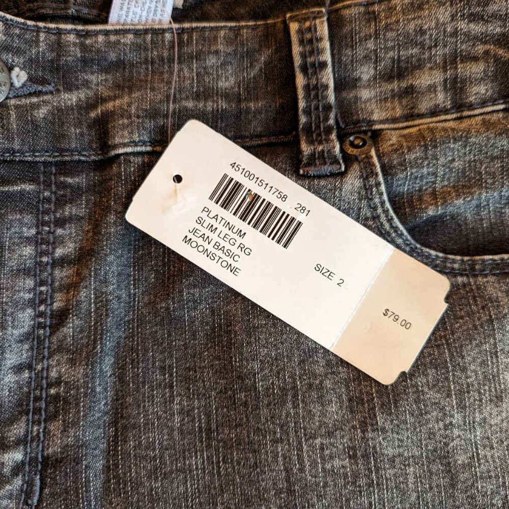 Jeans Chico's NWT size large, Chico's size 2 regular - Picture 2 of 3